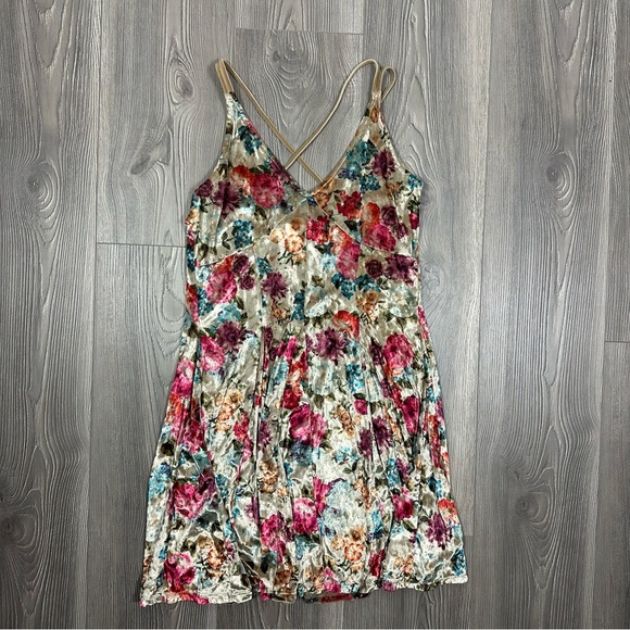 American Eagle Outfitters Dresses & Skirts - American Eagle Tan Velvet Strappy Mini Dress Floral Print Size S